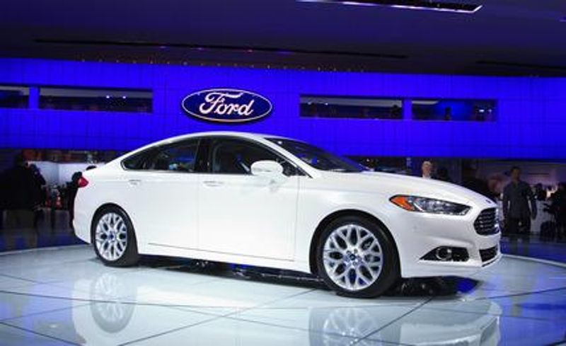  Arrendamiento del Ford Fusion Hybrid SE por $ .  mes LeaseTrader.com